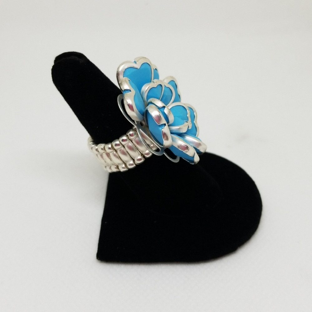 Handcrafted Floral statement ring - Picture 2 of 5